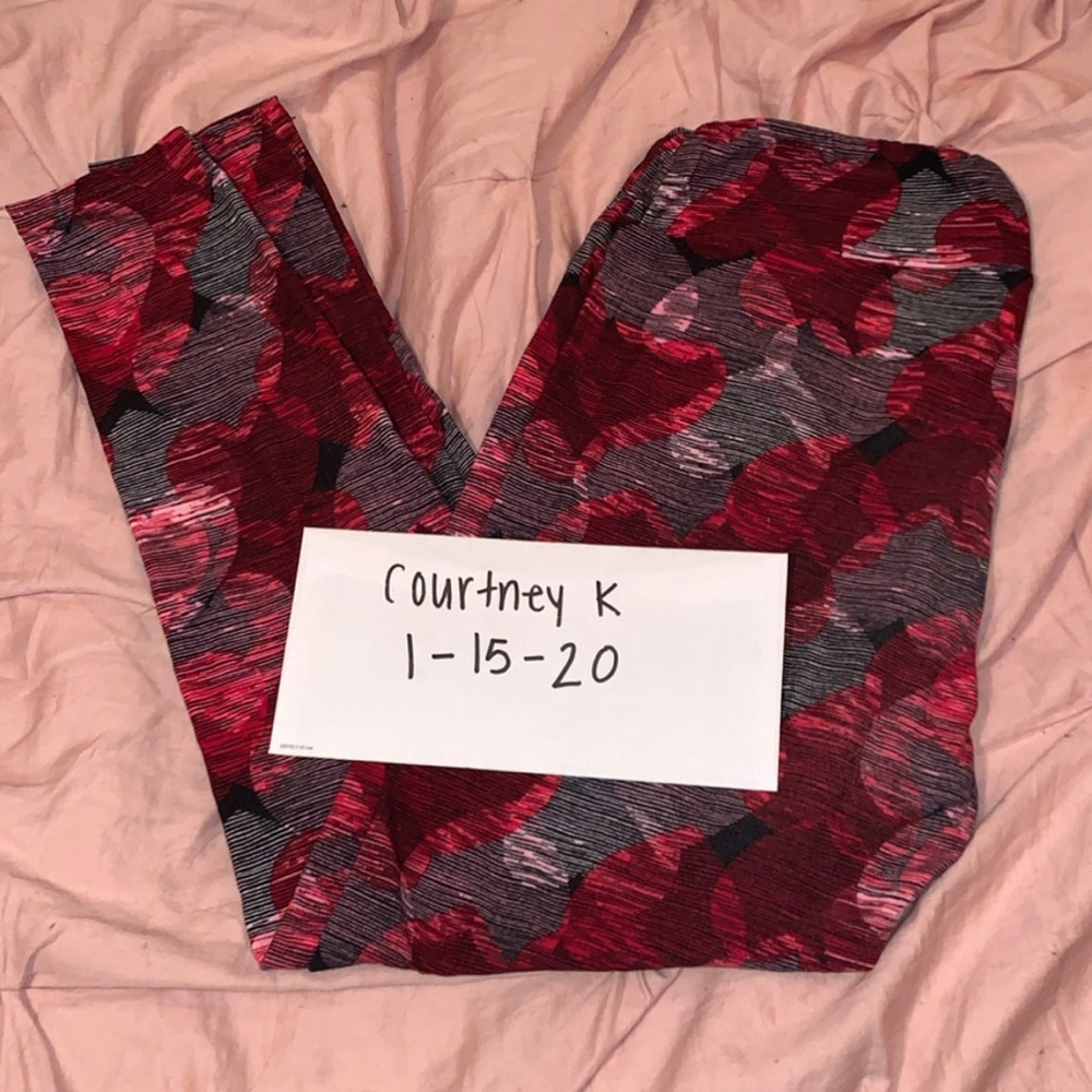 Tc LuLaRoe valentines leggings